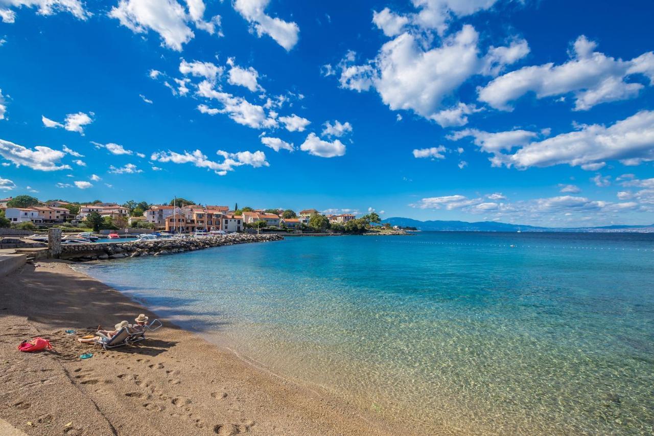 Apartments With A Parking Space Vantacici, Krk - 18476 مالينسكا المظهر الخارجي الصورة