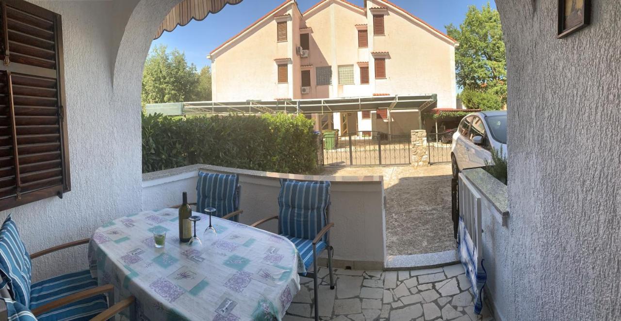 Apartments With A Parking Space Vantacici, Krk - 18476 مالينسكا المظهر الخارجي الصورة