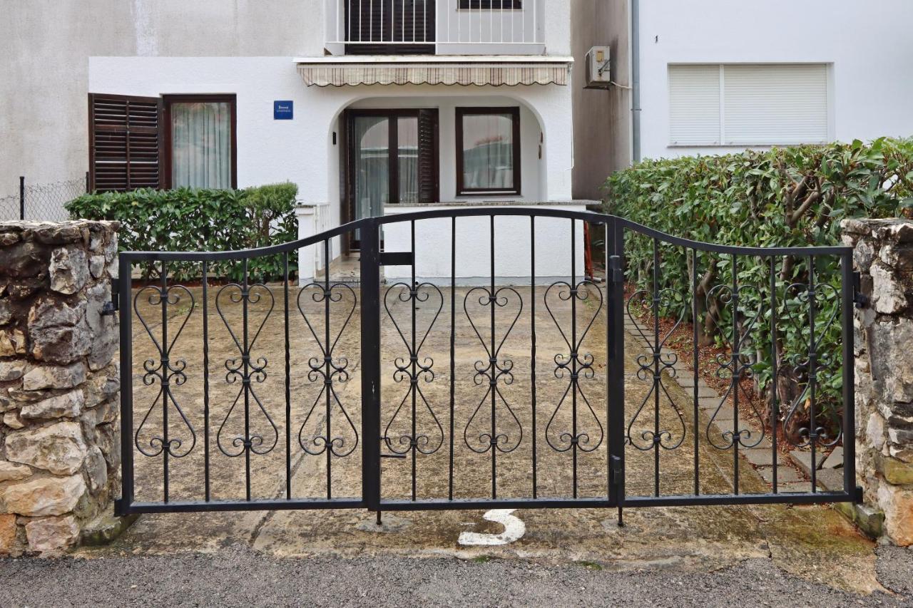 Apartments With A Parking Space Vantacici, Krk - 18476 مالينسكا المظهر الخارجي الصورة