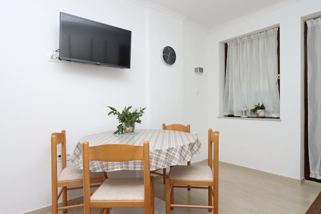 Apartments With A Parking Space Vantacici, Krk - 18476 مالينسكا المظهر الخارجي الصورة