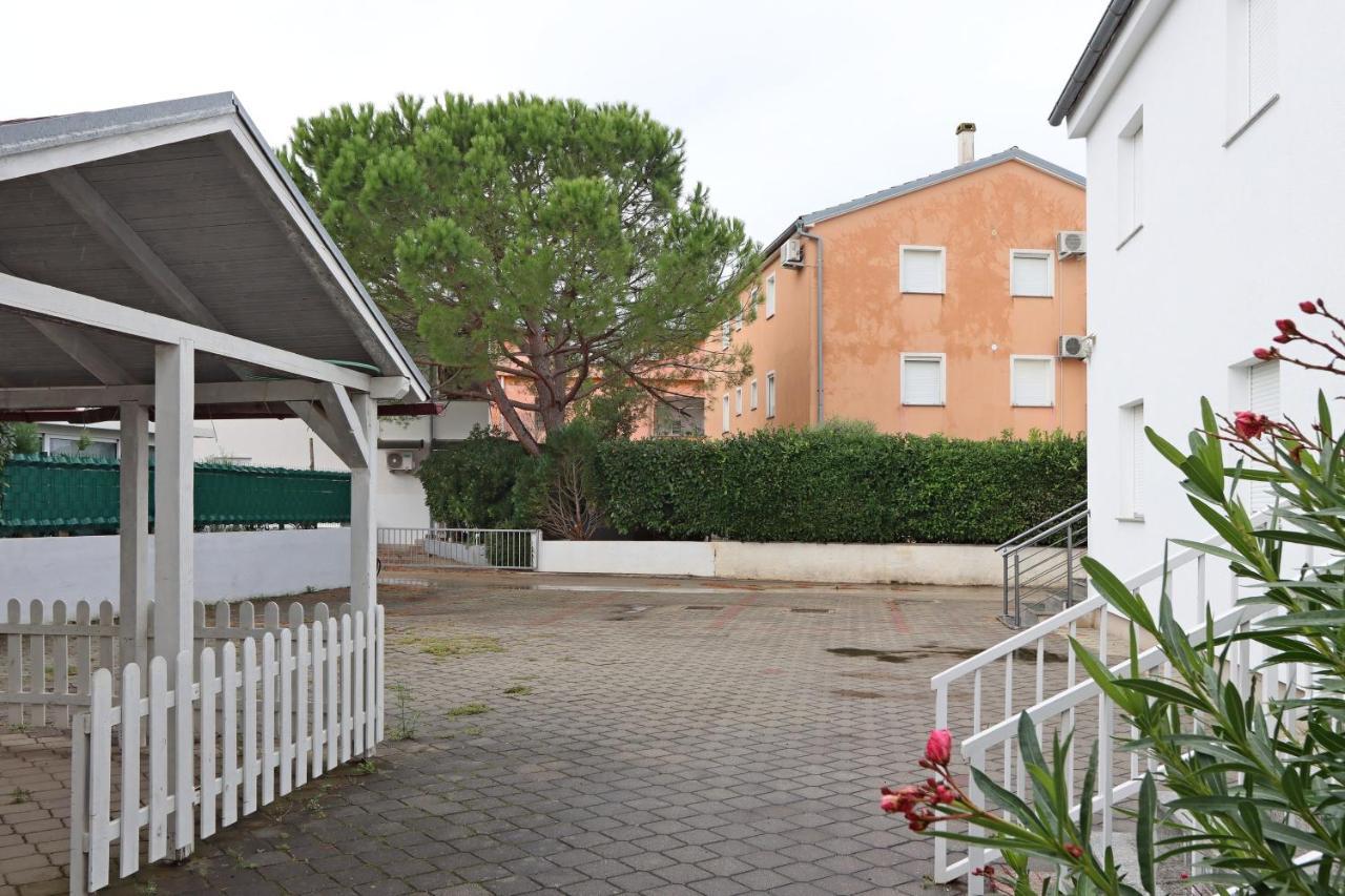 Apartments With A Parking Space Vantacici, Krk - 18476 مالينسكا المظهر الخارجي الصورة