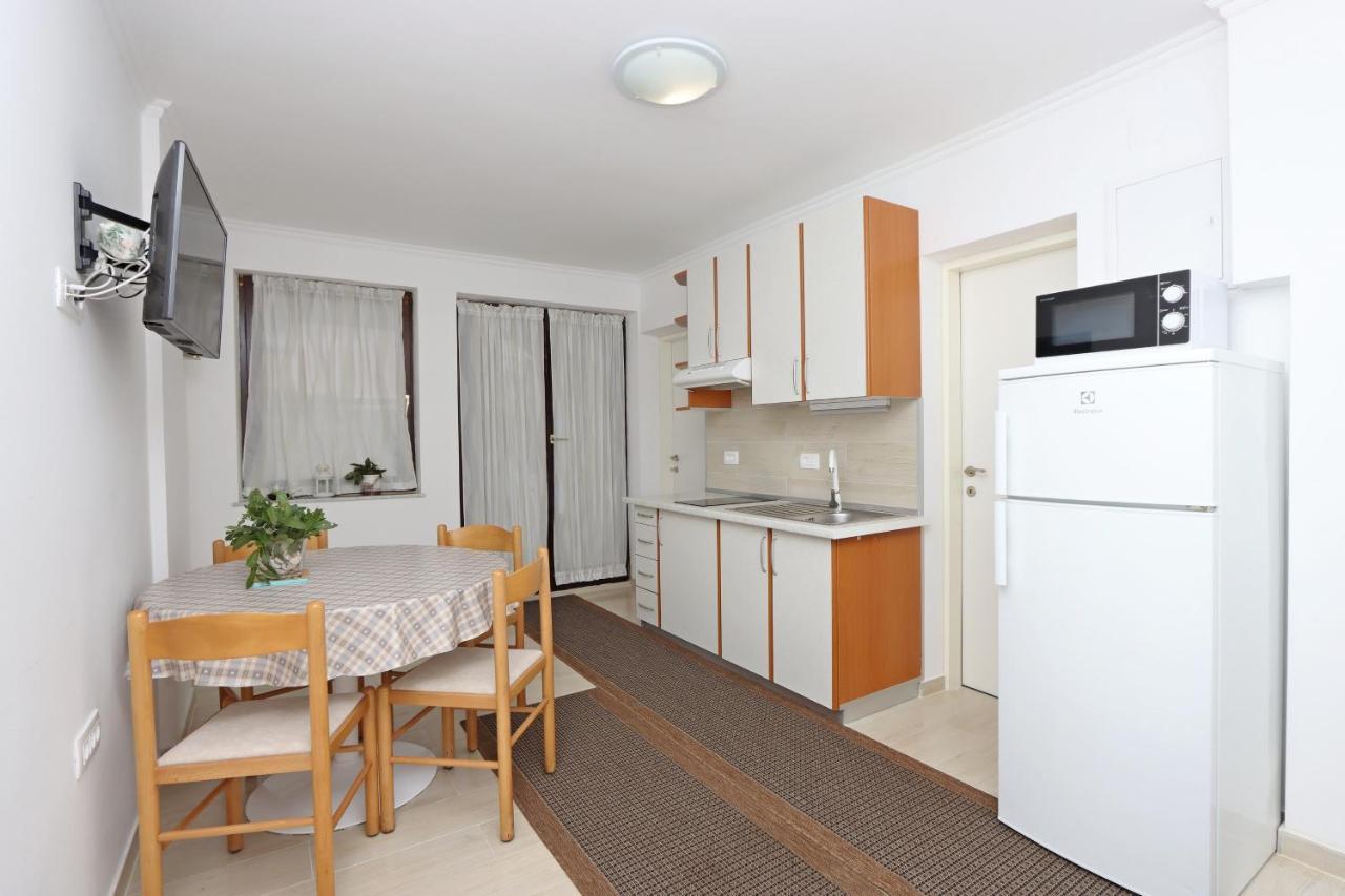 Apartments With A Parking Space Vantacici, Krk - 18476 مالينسكا المظهر الخارجي الصورة