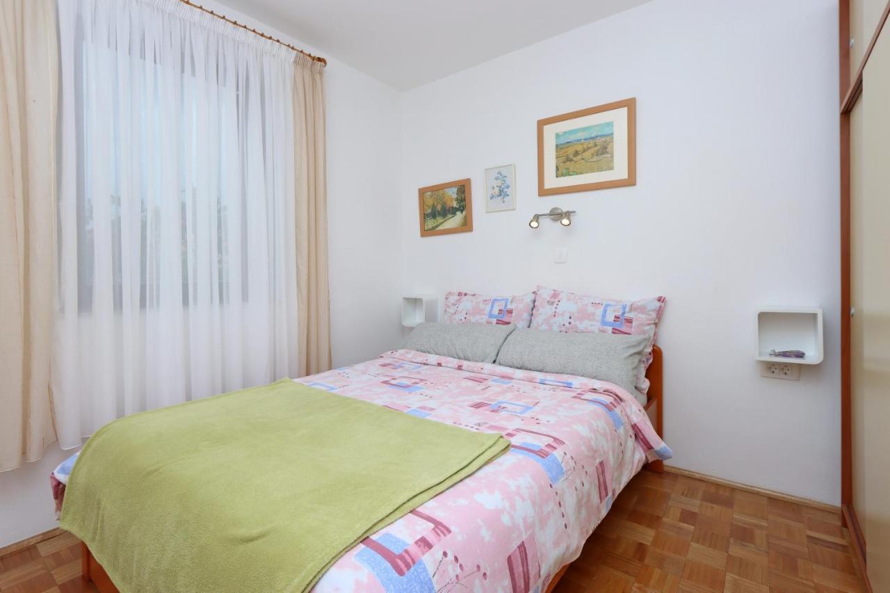 Apartments With A Parking Space Vantacici, Krk - 18476 مالينسكا المظهر الخارجي الصورة